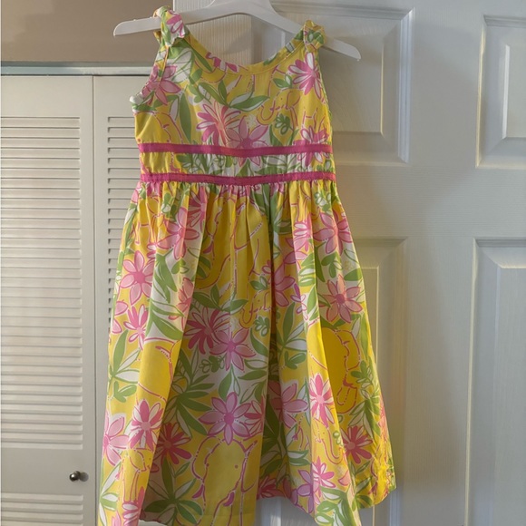 “HOST PICK “. LILLY PULITZER GIRL MULTI COLOR DRESS. - Picture 3 of 6